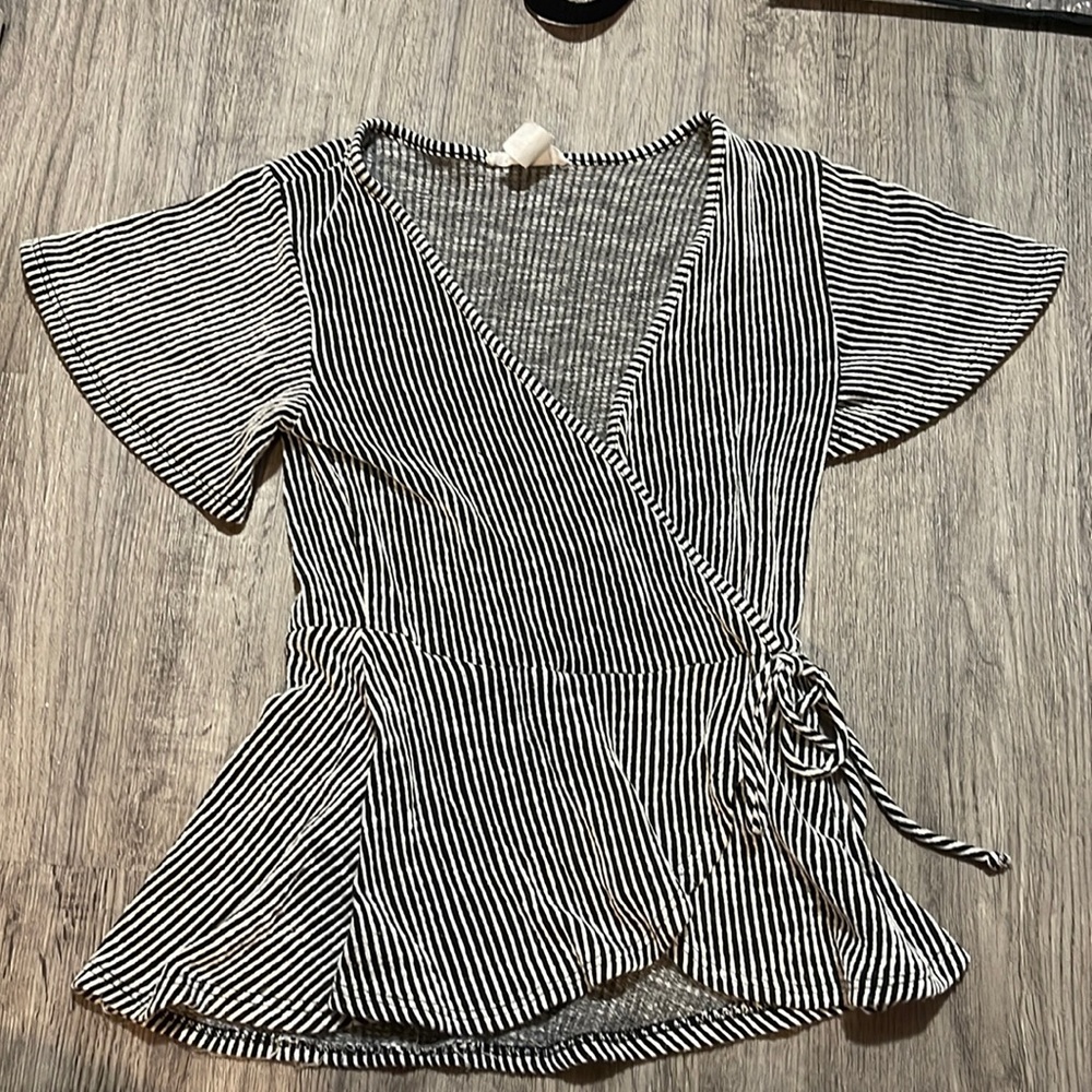 Caution to the wind small black and white blouse
